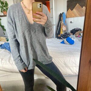 100% Cashmere Vince Vneck oversized sweater